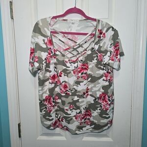 Women's Floral Camouflage Top Size 1X